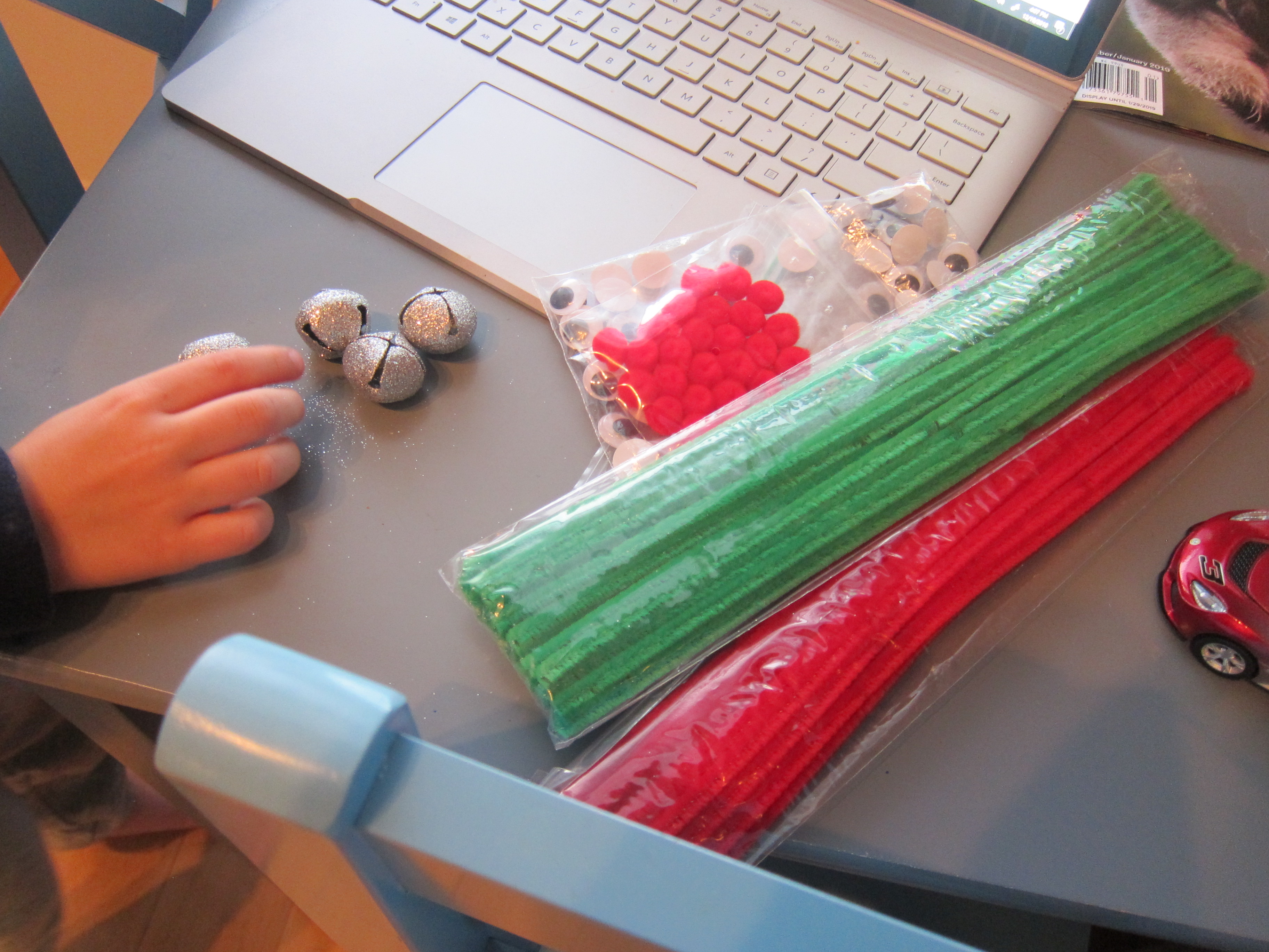 Reindeer Necklace (1)