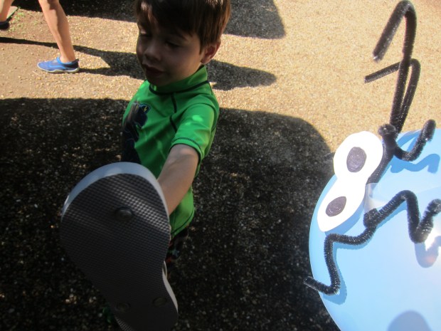 Mosquito Badminton (3)