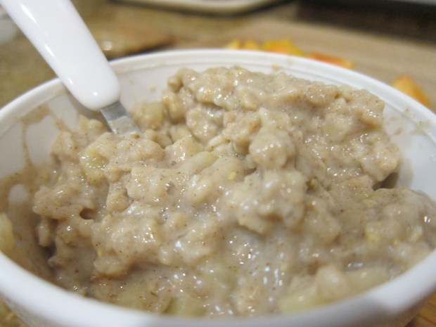Oatmeal with Cinnamon Apple