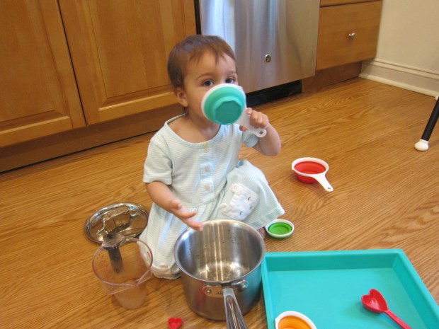 Measuring Cup Play (5)