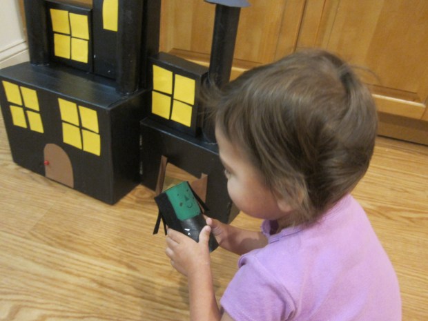 Cardboard Haunted House (11)