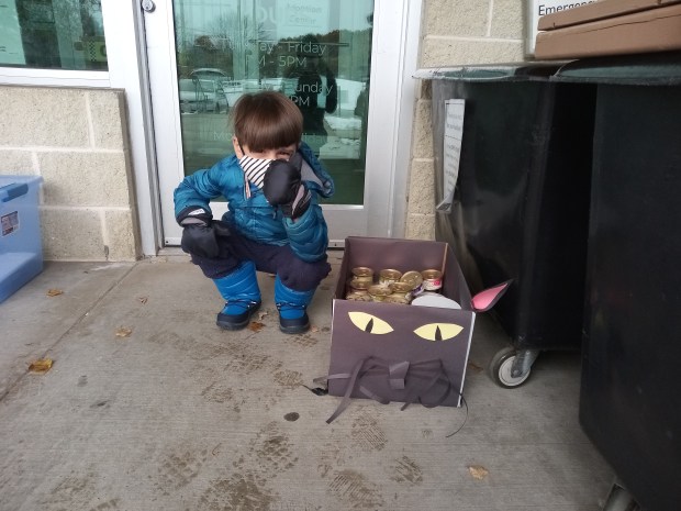 Hallwoeen 30 Reverse Trick or Treat (6)