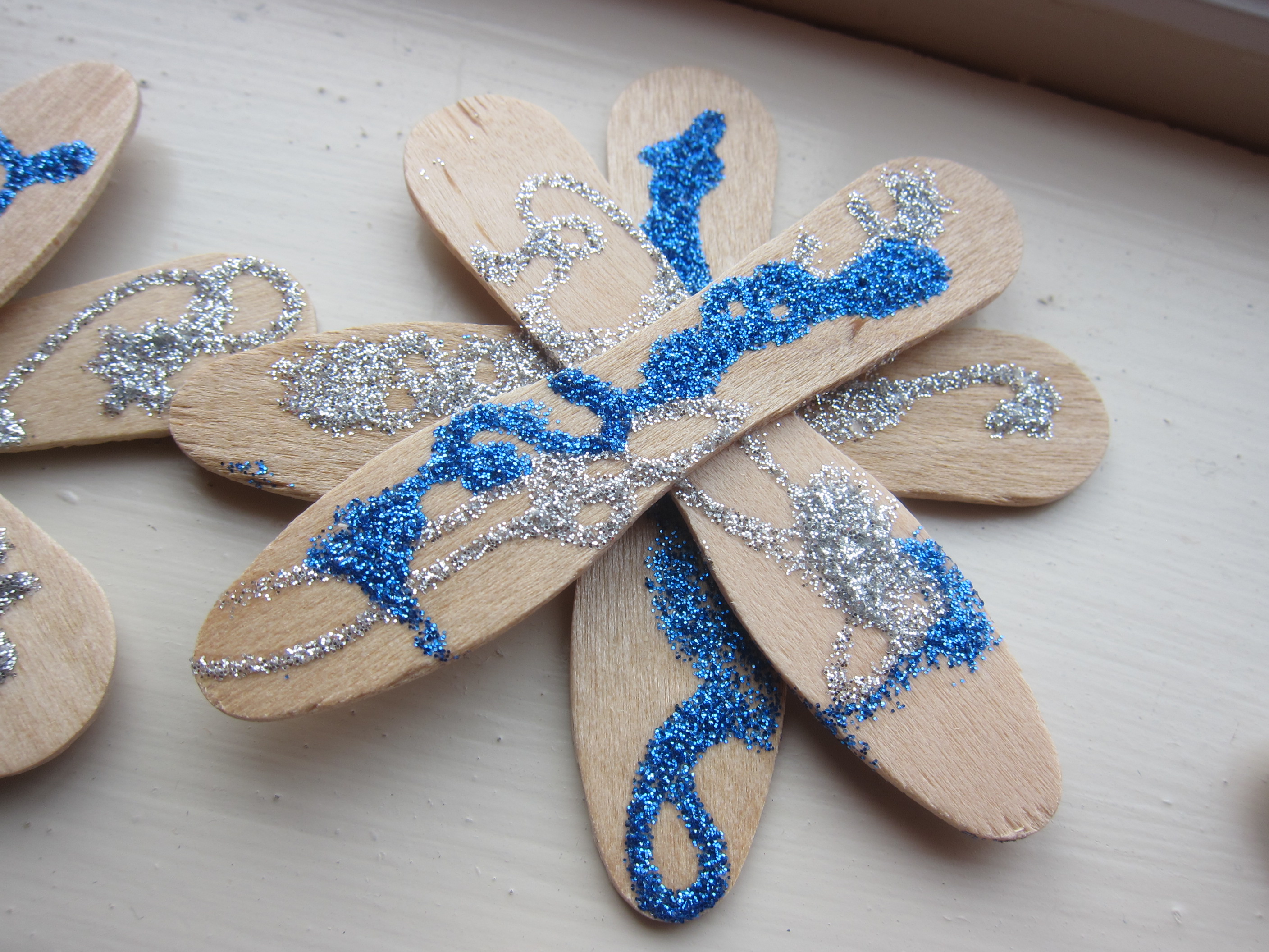 Ice Cream Stick Snowflakes (9)