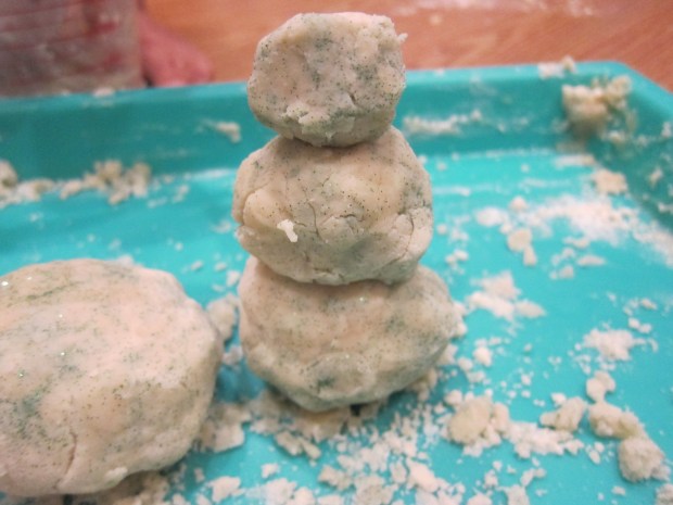Christmas Cloud Dough (6)