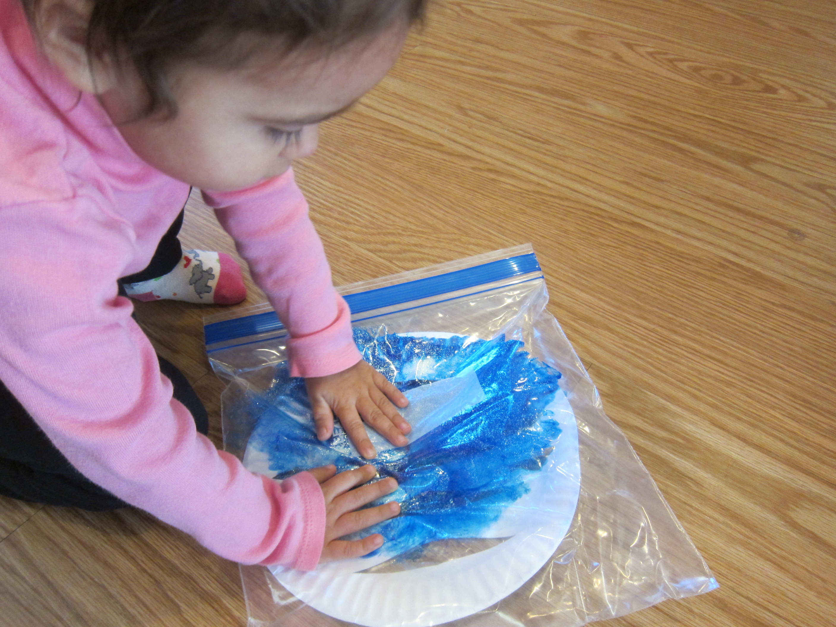 No Mess Paper Plate Snowflakes (5)