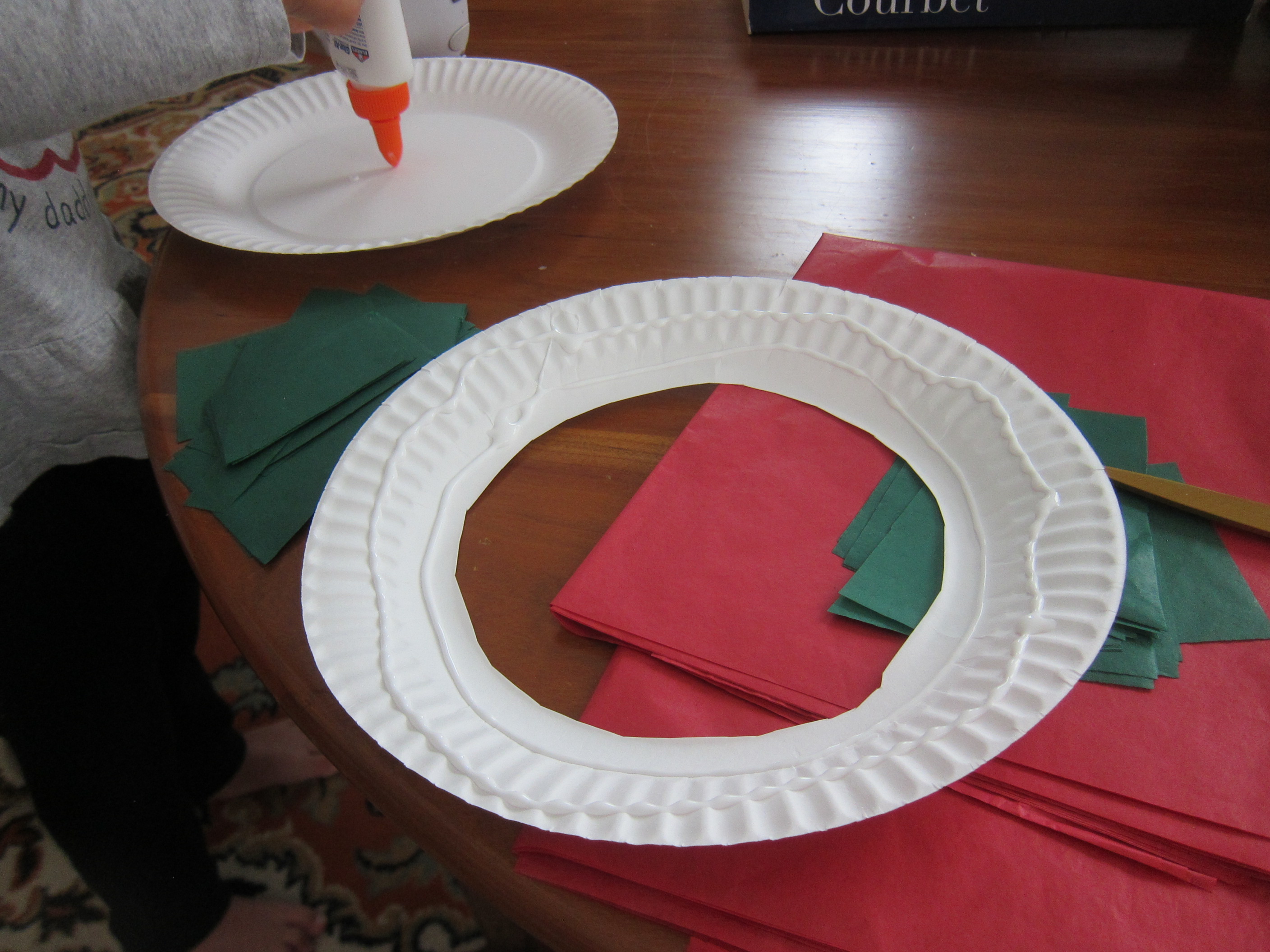 Paper Plate Wreath (1)