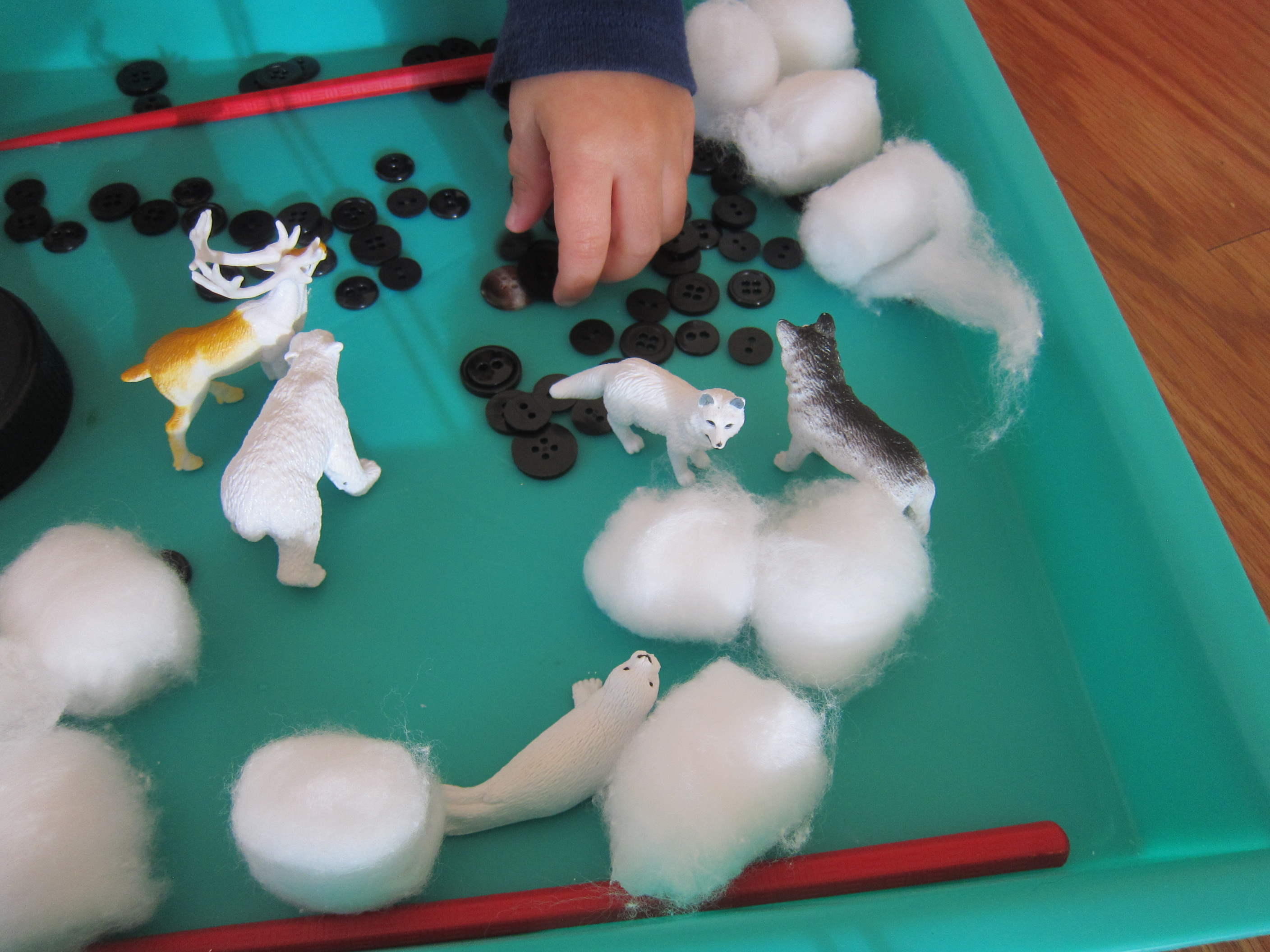Snowman Sensory Bin (9)