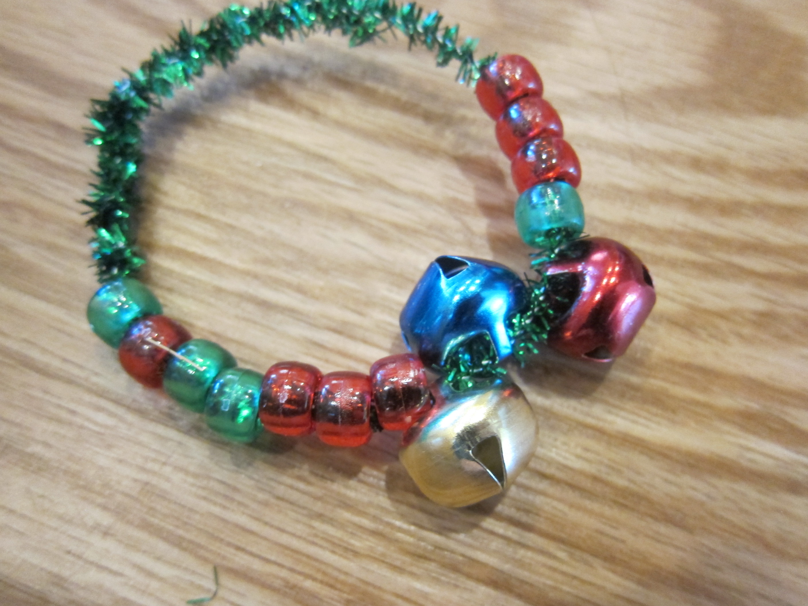 Threading Christmas Pipe Cleaners (12)