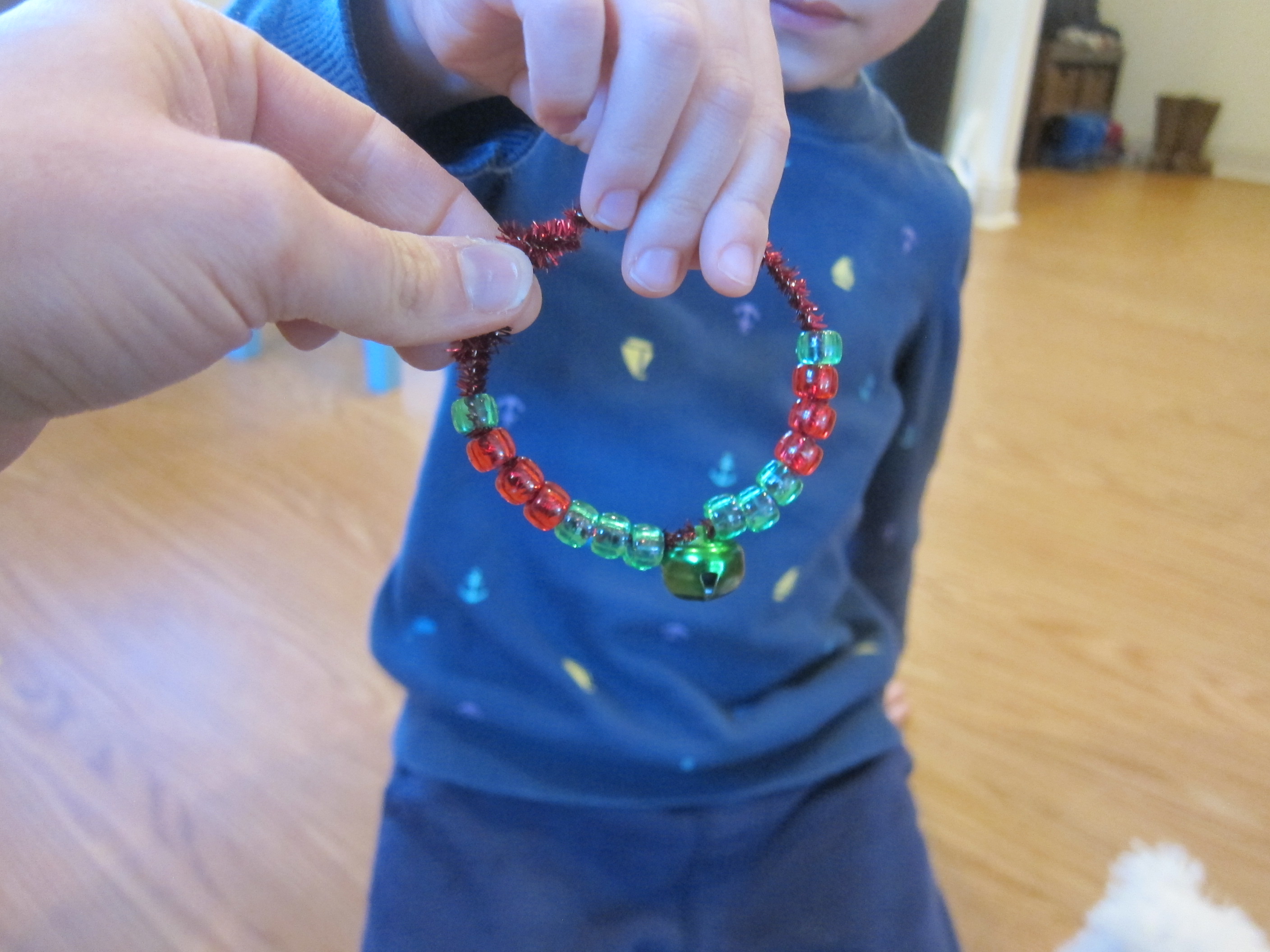 Threading Christmas Pipe Cleaners (4)
