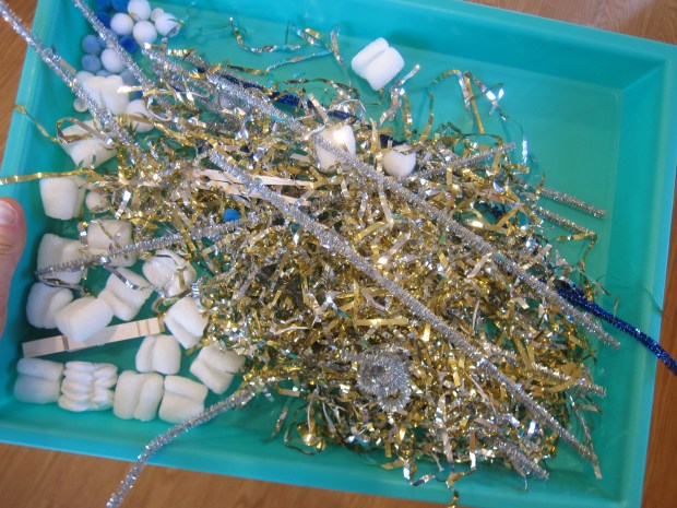 Easy Winter Sensory Bin (7)