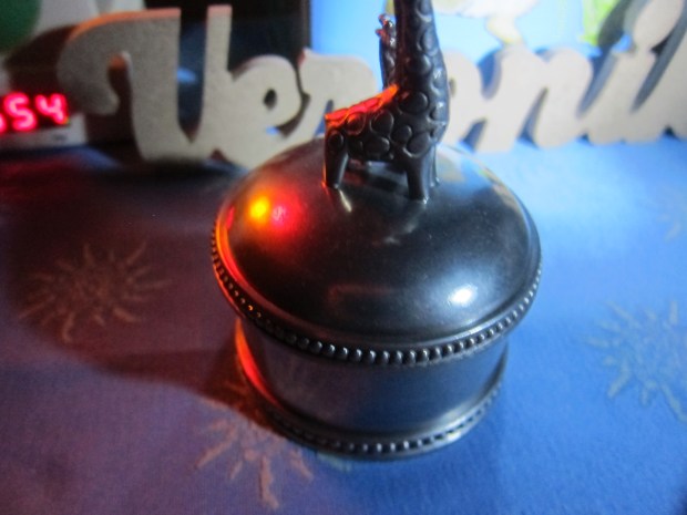 Shiny Things in the Dark (4)