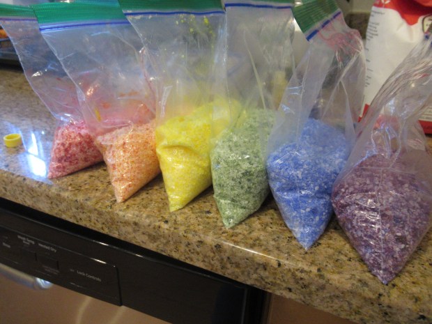 DIY Rainbow Salt (1)