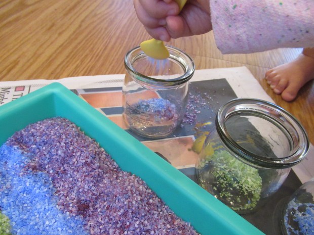 DIY Rainbow Salt (5)