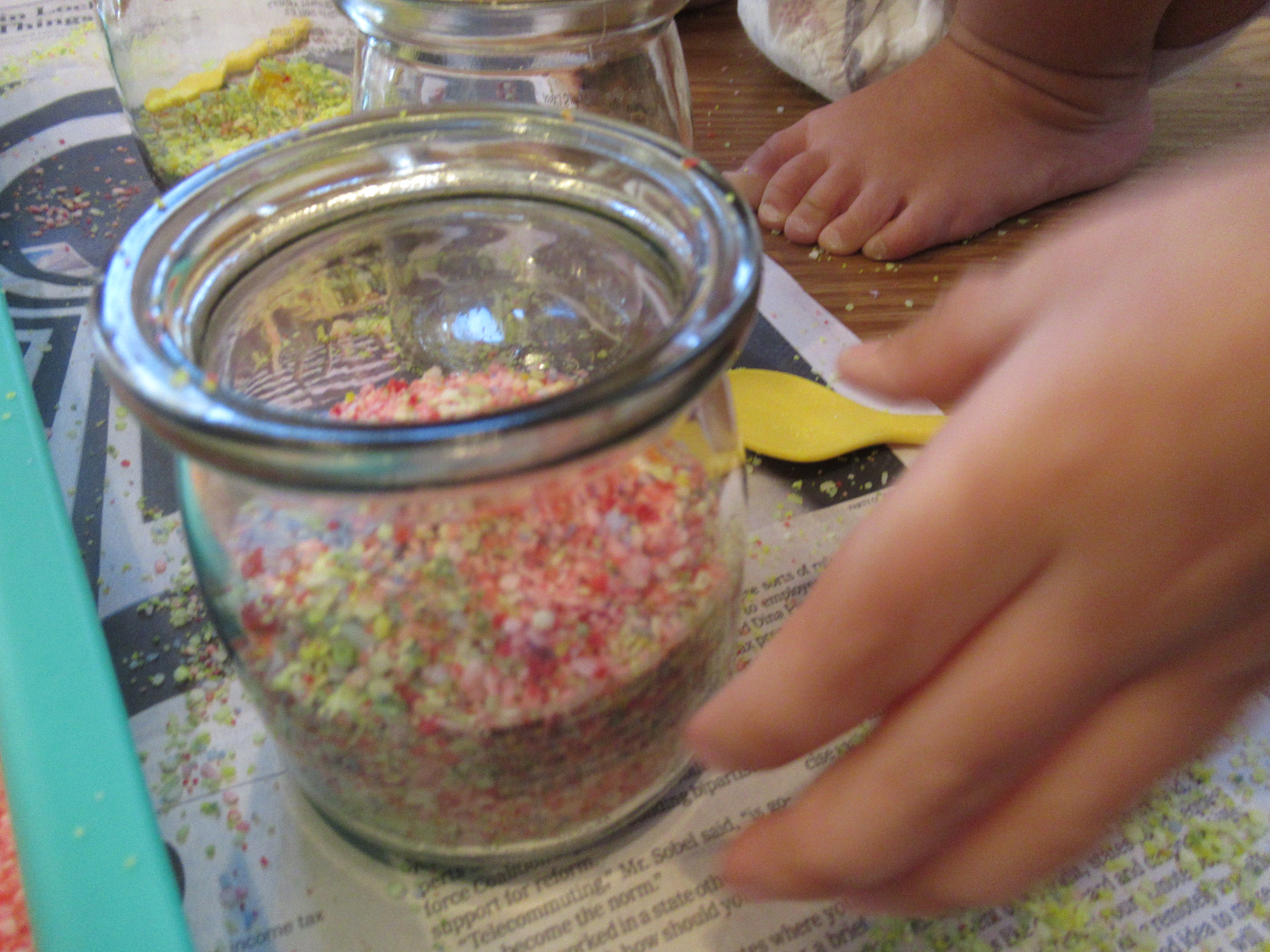 DIY Rainbow Salt (9)